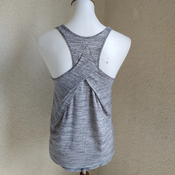 Lululemon Razorback Tank - Picture 4 of 7